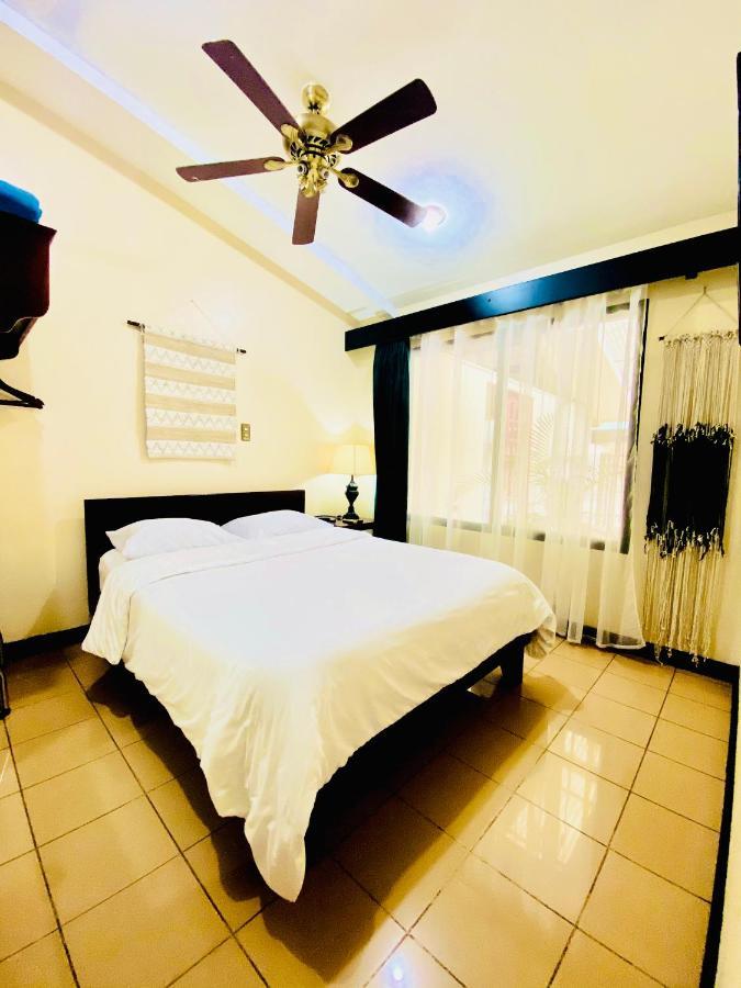 Hotel Mango Airport Río Segundo Buitenkant foto