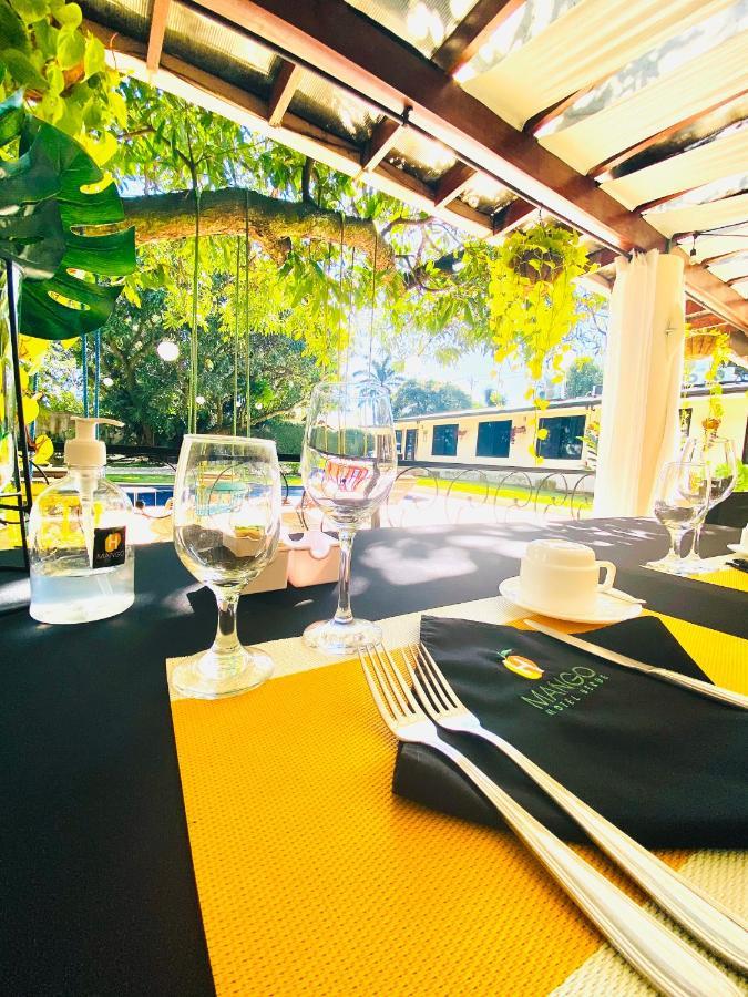 Hotel Mango Airport Río Segundo Buitenkant foto